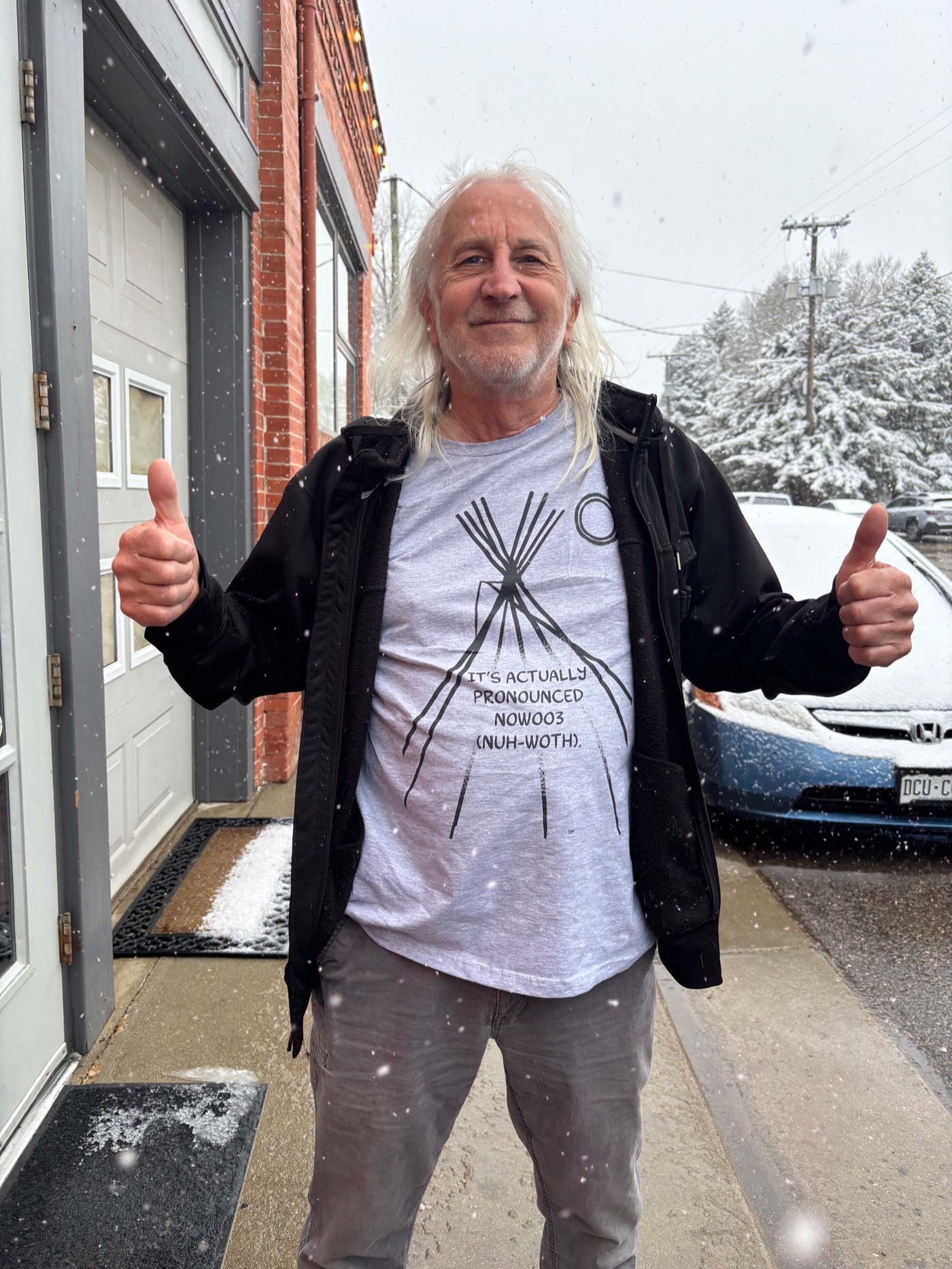 Community supporter wearing a Nowoo³ t-shirt outside Old Town Niwot in the snow